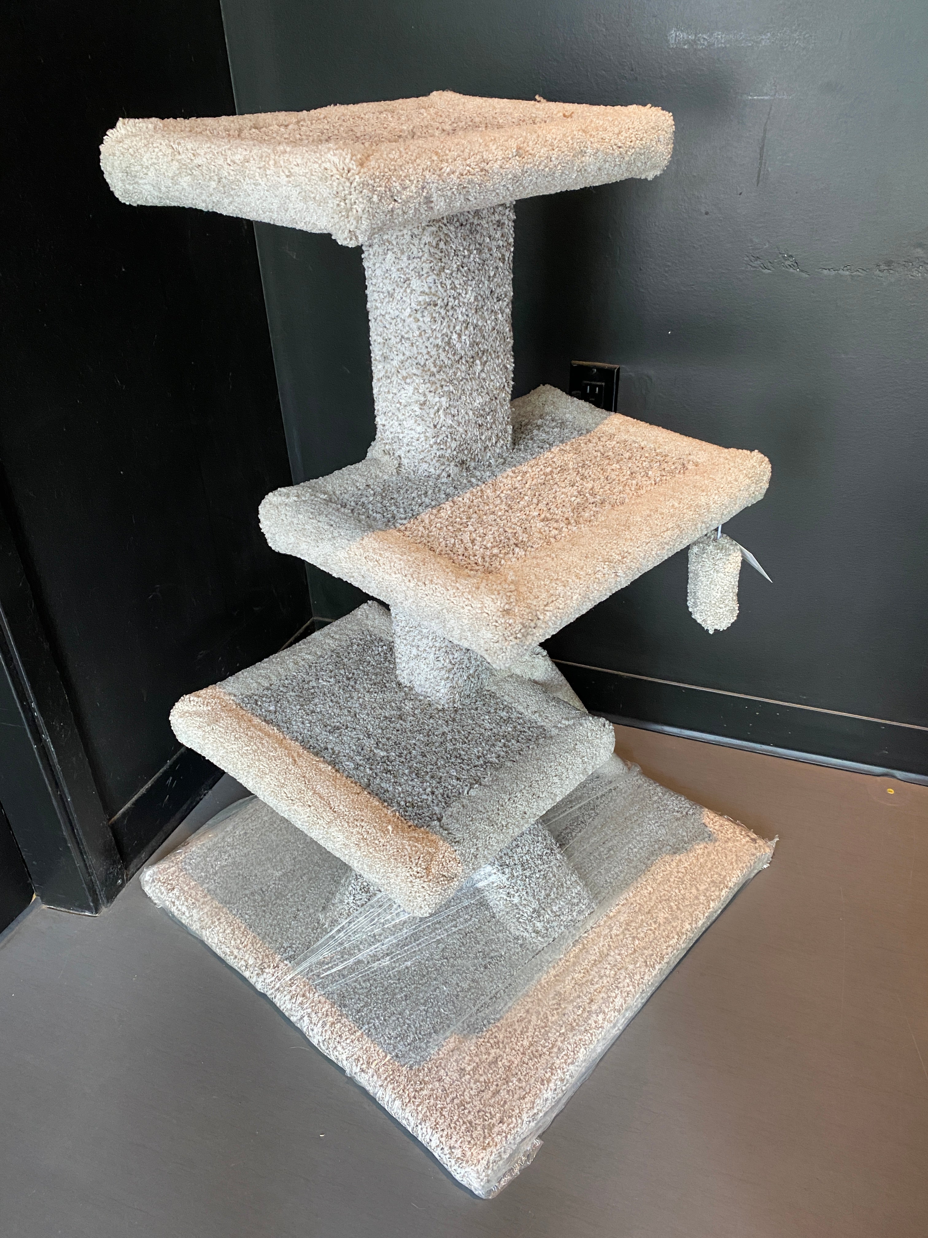 3 level outlet cat tree